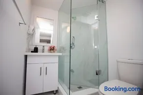 Cozy 3BR 2Bth Lower Unit, A min to Hwy401, 404 & DVP - Image 4