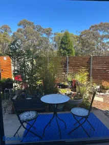 Relaxing Hobart Retreat, Stylish 2-Bed Apartment - Image 2