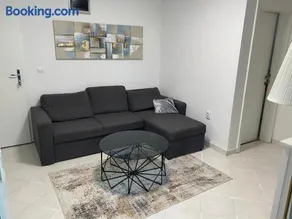 Apartment Bobby - Image 3