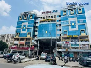 Hotel Paris Gandhinagar - Image 1