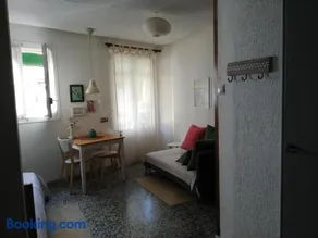 Estudio acogedor - Image 2