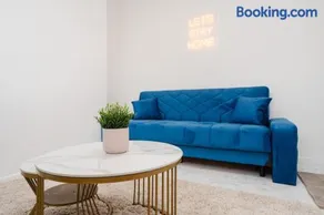 Liverpool Luxe Retreat 3 Bedroom House Next to Everton Stadium - Image 3