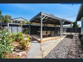 Melbourne Airport Home - Image 3