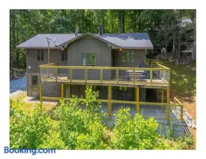 Mountain Retreat Fire Pit Hiking Trails BBQ - Image 1