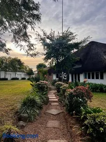 Gillys Accommodation - Image 2