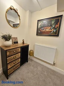 Pancinos Guest House Newmarket High Street - Image 2