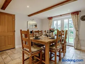 3 Bed in Lulworth Cove DC139 - Image 4