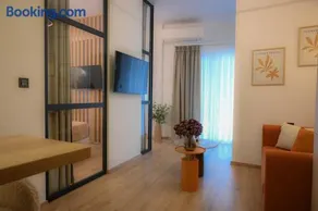 White Luxury Suite - Image 1