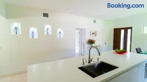 Villa Viscayne - Miami Modern Luxury with Pool & Spa - Image 3