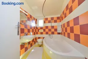 Yvonne Apartments - Image 2