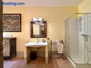 Castello Vinci Historic Room with Private Bathroom - Image 3