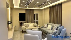 شقه راقيه للعائلات فقط مكيفه بالكامل بكمبوند مون سيتى بالعبور - Image 1