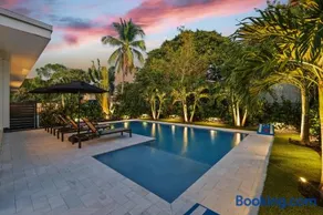 Paradise Palms House - Image 1