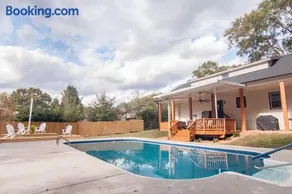 Pool and Hot Tub Oasis with Coastal Vibes Near AU - Image 5