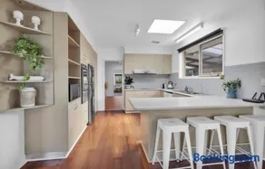 Large Pet Friendly Island Escape - Image 4