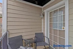 Serene 2BR-2BA walkable retreat in the Heart of DC - Parking included - Image 5