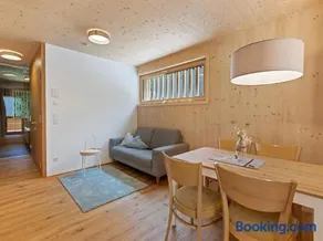 Wood Design Apartment - Image 2