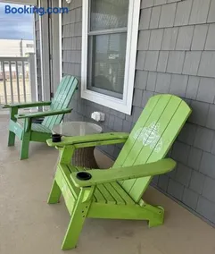 Penthouse on the beach - penthouse balcony and ocean views bay breeze sleeps 8 comfortably - Image 5