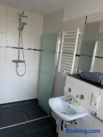 Ferienwohnung mit Fußbodenheizung nahe Messe, gratis Parkplatz und Abstellplatz E - Bike - Image 3