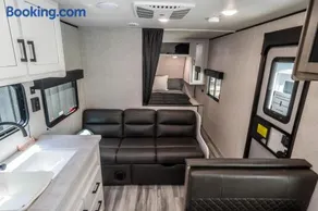 Chic RV Retreat, Stunning Yard in Roseburg - Image 5