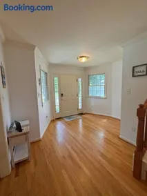 River Gem: Spacious 4 Bdrm Beach House 2 Blocks to Beach - Image 2