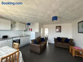76 Brambles Chine, 2 bedroom bungalow in beautiful holiday village, 1 night stays and Ferry travel offer available - Image 3