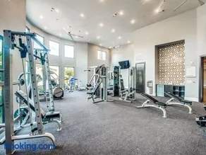 Contemporary Comfort Near The Woodlands - Image 1