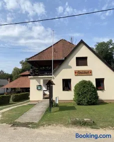 Almáskert Fogadó Zebegény - Image 1