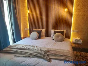Luxury 16 Imperial - Image 1