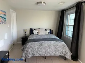 Ground level townhouse Private entrance and bath near quantico - Image 1