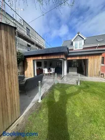 COWES Detached House 3 mins walk from town - Image 3