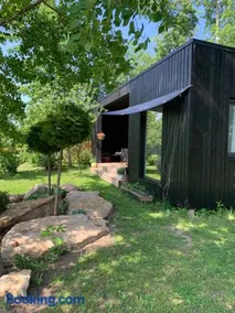 Small cozy 3-room house with terrace & large garden - Image 3