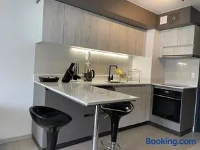 Edificio Curitiba, Apartamento nuevo y céntrico 1B 1D - Image 3