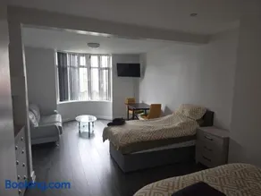 York Villa 7 Normanby Road - Image 2