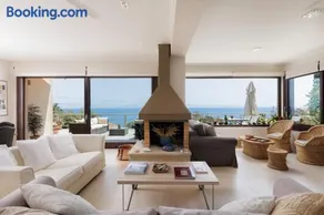 Terra e Mare Seaview Villa with Private Pool & Beach access - Image 4