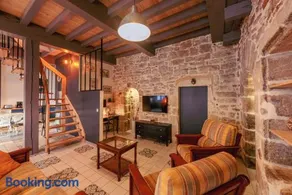 Maison Caviale, 4 suites privées au coeur de Figeac, 4 chambres, 4 salles de bain, jardin - Image 2
