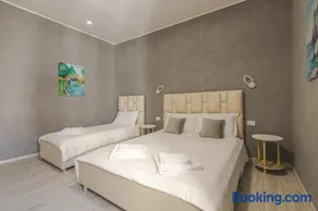 Trieste Centro Rooms-camere eleganti in pieno centro - Image 1