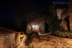 Charming stone house in Eus - Vue sur les Montagnes & Confort 2025 - Image 4