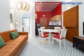 The Little Village Apartments - Image 2