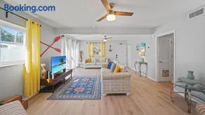 Jacksonville Beach Home - Walk to Beach, Bars & Restaurants - Pet Friendly - Image 3