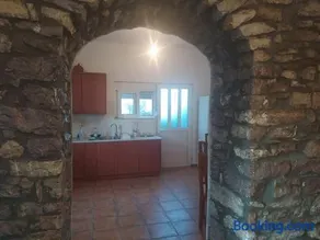 Antonia's Rustic Retreat - Image 2