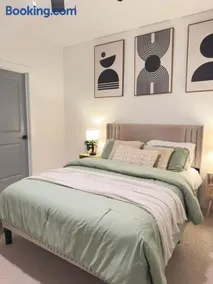 Modern 1 bedroom Apartment and Den in Orlando - Image 2