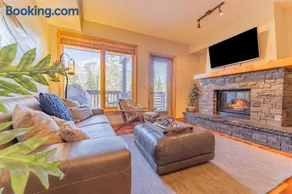 Stunning 2bd hot tub walking distance to downtown - Image 1