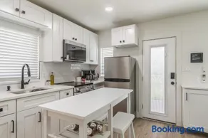Luxury Tiny Home 2 Miles from Downtown Orlando - Image 4