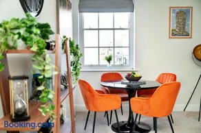 Finest Retreats - Market View - Image 2