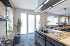 Extra spacious Apartment 5 min walk to Sea & Tram - Image 4