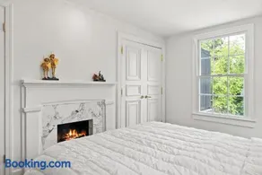 Luxury Georgetown Villa - Image 3