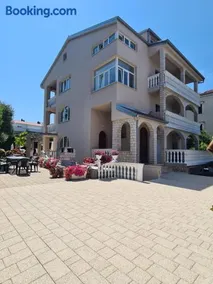 Villa Rea - Image 1
