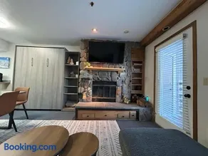 The Meadows- Charmed Ski & Relax Studio - Image 3