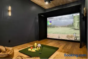 Legend - Cabin for 22 with Pool & Sports Simulator - Image 5